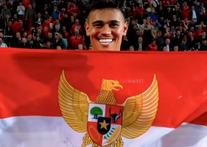 Mees Hilgers Bentangkan Bendera Indonesia dengan Bangga, Kode Siap Bela Timnas Lawan Bahrain 