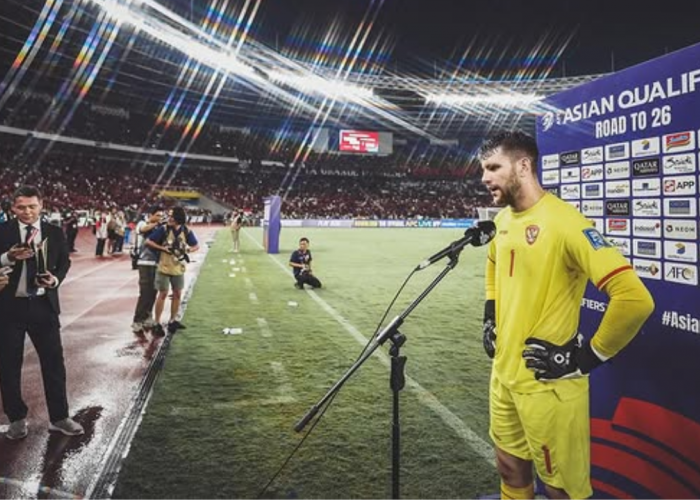 Kiper Timnas Indonesia, Maarten Paes, Ajak Wartawan AS Nikmati Suasana Luar Biasa di Stadion Gelora Bung Karno