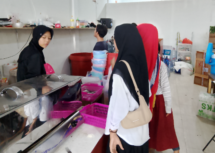 Viral Bakso Prasmanan di Indramayu, 15 Ribu Udah Kenyang Banget!