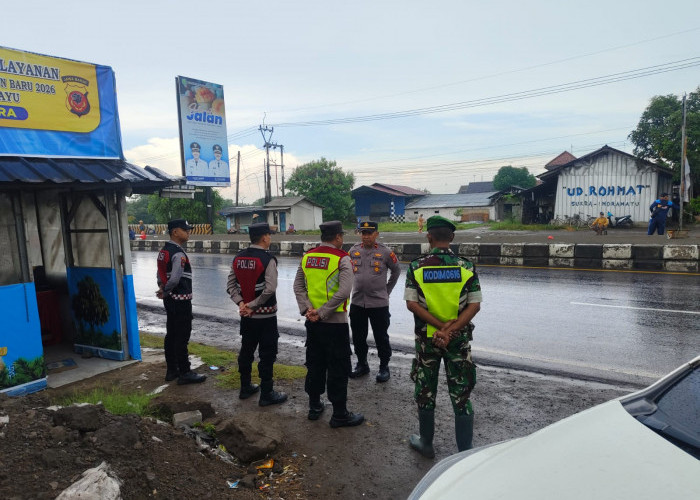 Pantau Arus Lalu Lintas di Jembatan Sewo, Himbau Pengendara Tak Lempar Koin