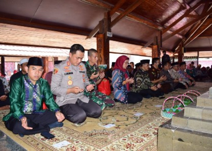 Bupati Ajak Masyarakat Jaga Kondusivitas Daerah, Rangkaian Hari Jadi, Ziarah ke Makam Pendiri Indramayu