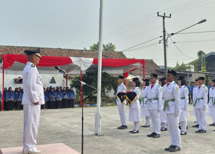 Paskibra SMP Nurul Halim Widasari Sukses Kibarkan Sang Merah Putih Pada Upacara HUT ke -81 RI di Kecamatan Wid