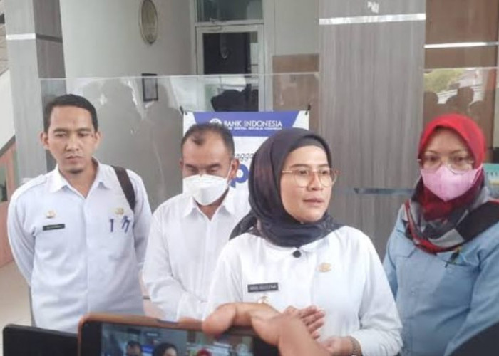 Bupati Nina Terus Berjuang Selesaikan Kredit Macet, Jangan Khawatir Uang Nasabah Pasti Kembali 