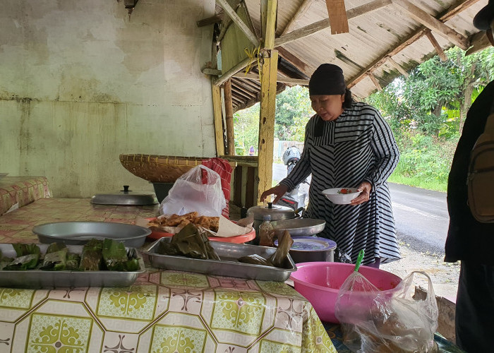 Burbacek Makam 25, Sensasi Gurih Pedas Andalan Warga Indramayu Saat Ramadan