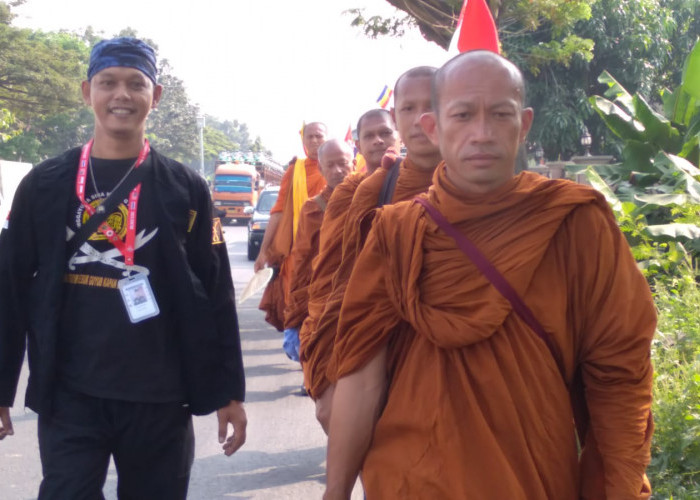 Perjalanan 32 Biksu dari Thailand Menuju Borobudur Istirahat di Mako Brimob Winong Cirebon