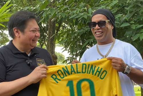  Menko Airlangga Bertemu Ronaldinho, Bahas Seputar Sepak Bola