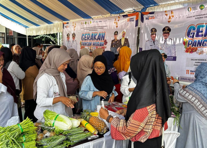 Kejari Indramayu Gelar Gerakan Pangan Murah dan Tebus Sembako di Bulan Ramadan