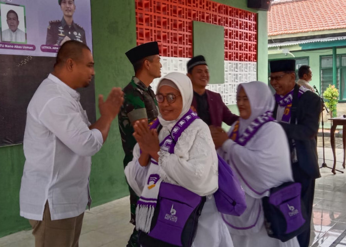 Dandim Lepas Jamaah Umroh Harum Bina Wisata, Dua Anggota TNI Diberangkatkan