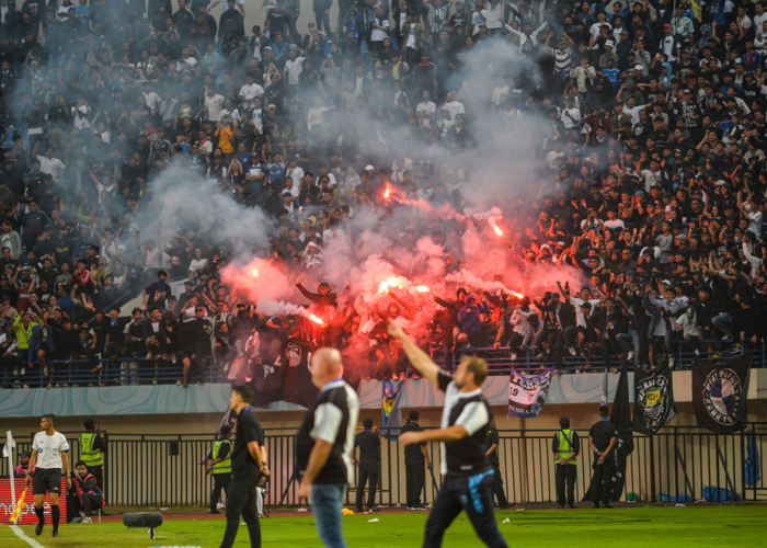 Kemenangan Pilu! Kerusuhan Oknum Suporter Persib Pecah Saat Tanding Lawan Persija, Nick Kuipers Kecewa