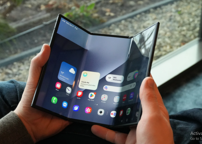 HP Lipat Tiga Pertama Samsung, Galaxy Z TriFold Siap Ubah Standar Smartphone!