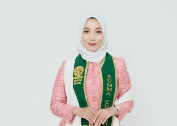 Mahasiswi Cantik Asal Indramayu Lulusan Terbaik Universitas Udayana Bali, Ayahnya Seorang Sekmat