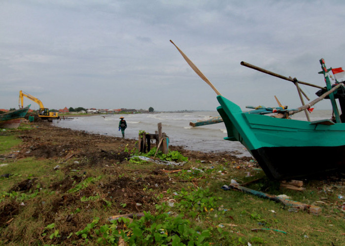 Nelayan Hilang, Perahu Ditemukan di Pantai Ketapang Juntinyuat