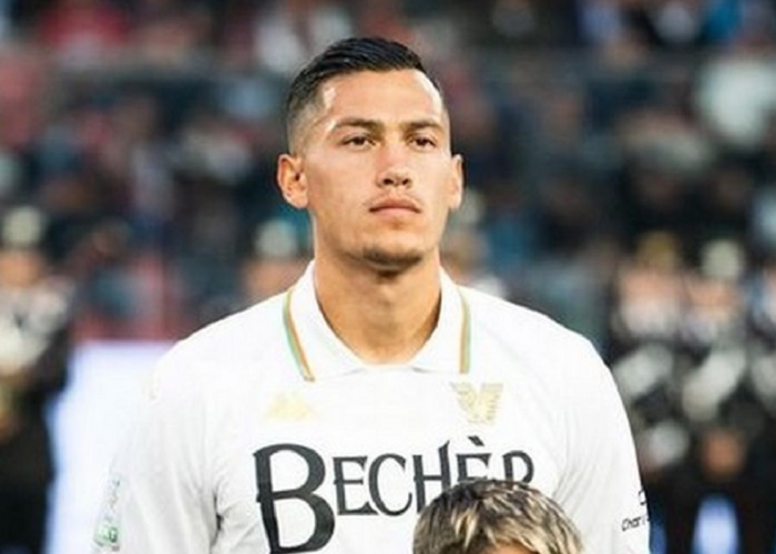 Banyak Ditawari Klub Besar Eropa, Jay Idzes Tetap Fokuskan Karirnya Bersama Venezia FC