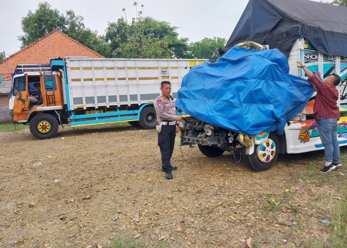 Kecelakaan Truk Seruduk Fuso di Tegalkarang, Kernet Colt Diesel Tewas Terjepit 