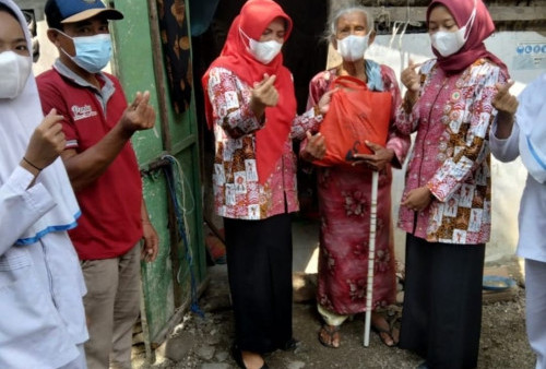 Door to Door Bagikan Sembako untuk Duafa