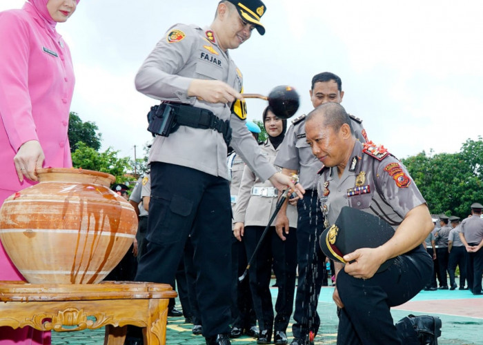 109 Personel Polres Indramayu Naik Pangkat, Salah Satunya Kapolsek Sukra IPTU Nanang Dasuki