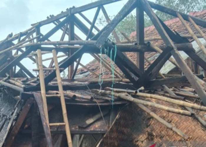 Longsor dan Angin Puting Beliung Melanda Kabupaten Sukabumi
