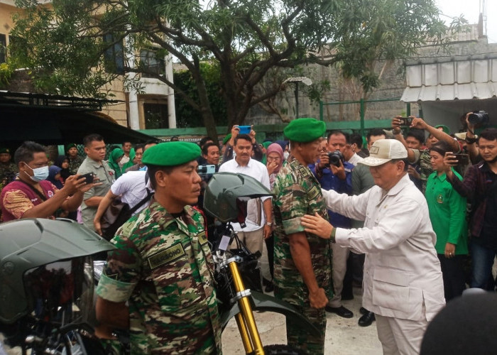 Prabowo Beri Bantuan 20 Unit Sepeda Motor Bagi Babinsa Indramayu