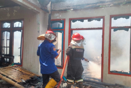 Dua Rumah Warga Lebakmekar Terbakar