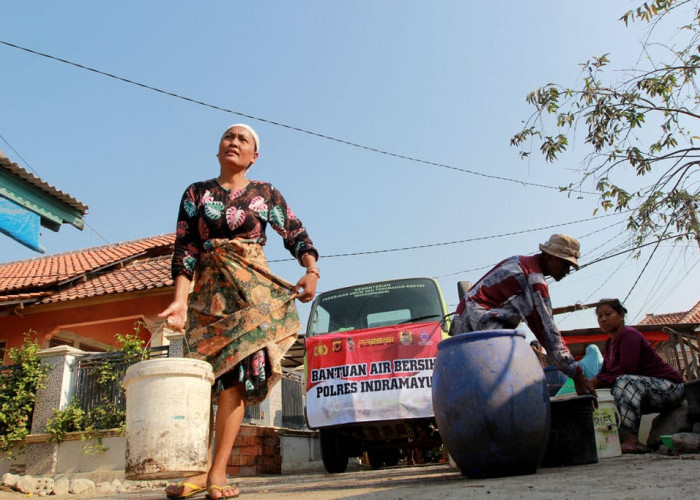 Warga Krangkeng Kembali Krisis Air, Polres Indramayu  Bantu Air Bersih