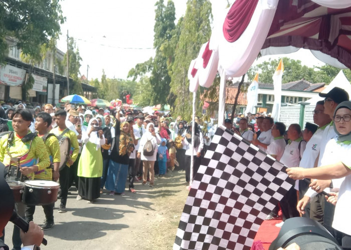 Bupati Nina Lepas Ribuan Peserta Jalan Santai Hari Amal Bhakti ke 78