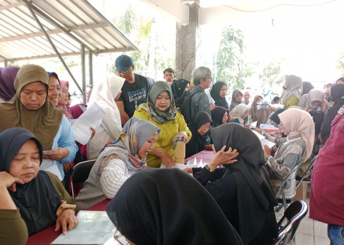 Ratusan KPM di Kecamatan Jatibarang Terima Kartu Keluarga Sejahtera