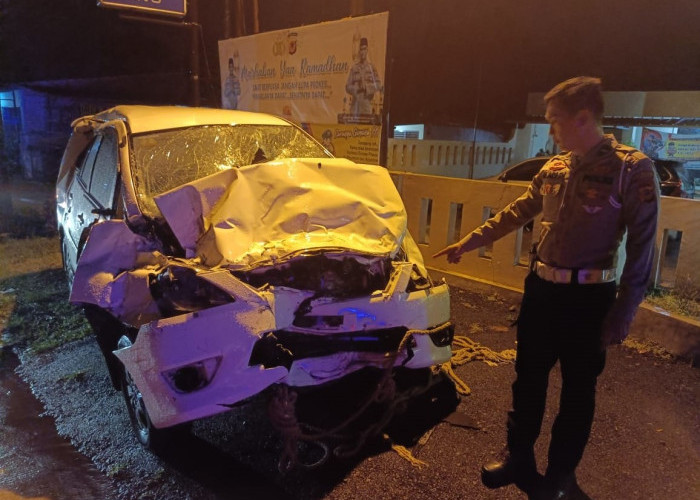 Kecelakaan Dua Mobil Adu Bagong,  8 Orang Alami Luka-Luka di Jalan Raya Gronggong
