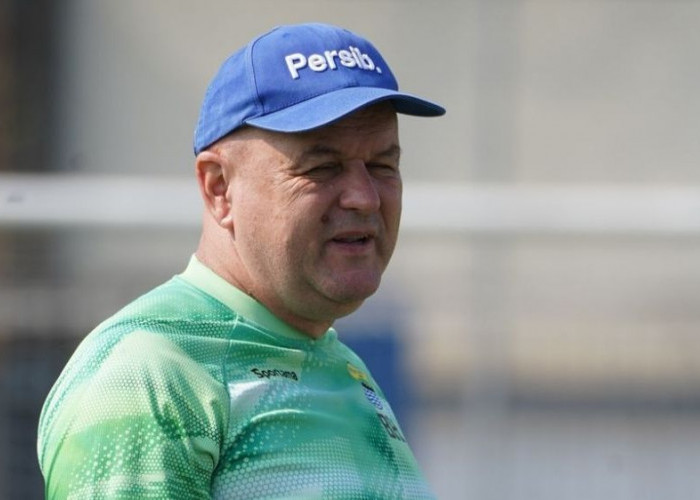 Bojan Hodak Klarifikasi Soal Kritikan Bobotoh dan Performa Thom Haye Bersama Persib Bandung