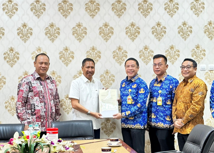 Pemkab Indramayu Terima 15 Sertifikat Tanah Aset Daerah dari Kantor Pertanahan