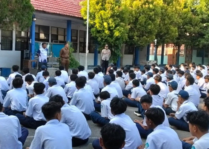 Cegah Kenakalan Remaja, Polisi Berikan Binluh Kepada Para Pelajar