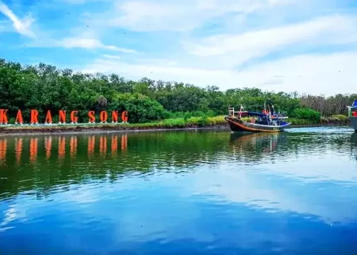 Bingung Mengisi Liburan Akhir Tahun 2024? Wisata Pantai Karangsong Indramayu Bisa Jadi Solusinya!