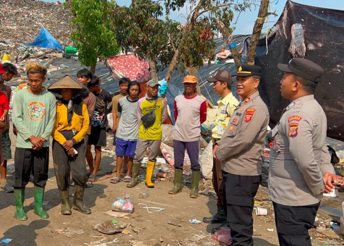 Cegah Kebakaran di Musim Kemarau, Satbinmas Polres Indramayu Sampaikan Imbauan di TPA Pecuk