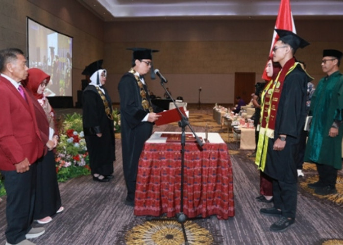 STIKes Indramayu Luluskan 126 Tenaga Kesehatan, Tiga Wisudawan Raih IPK 4,00