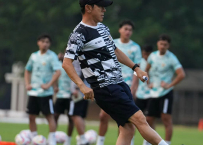 Kiper Legendaris Korea Selatan Gabung Staff Kepelatihan Vietnam! Ternyata Pernah Main Bareng Coach STY!