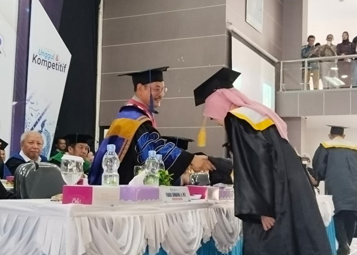 Unwir Indramayu Wisuda 182 Mahasiswa, Rektor Tekankan Pentingnya Adaptasi di Era Industri 4.0