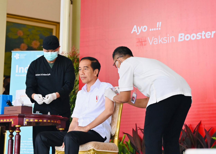 Ajak Masyarakat, Presiden Jokowi Suntik  Vaksin Booster ke 2