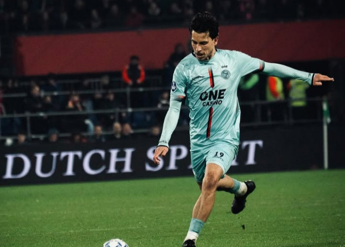 Almere City Degradasi, Thom Haye Angkat Kaki! Dua Klub Liga 1 Dirumorkan Tertarik Merekrutnya, Siapa?