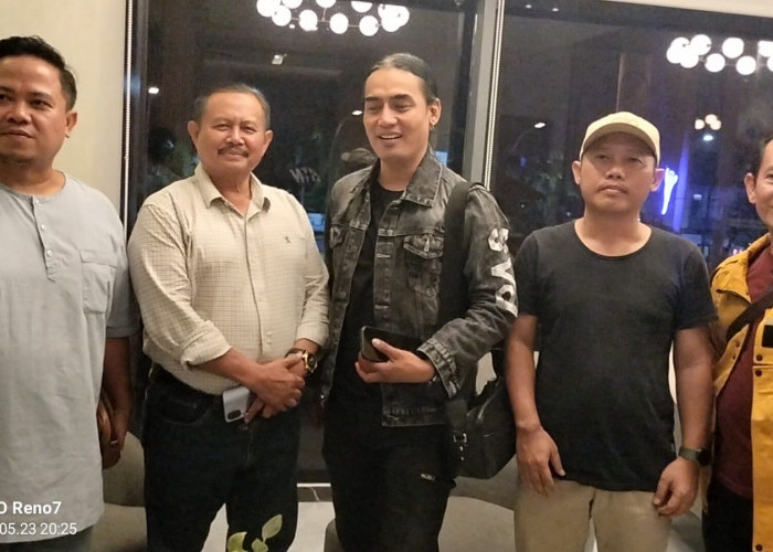 H Supendi–Charly Vanhoutten Bahas Masa Depan  Indramayu, Biarkan Masyarakat Bisa Terhibur 