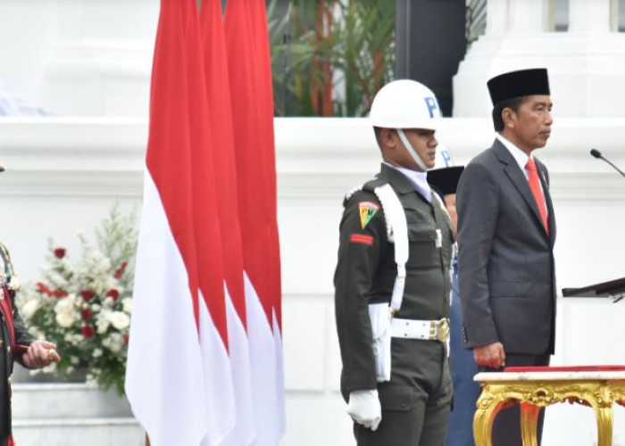 Jokowi Pimpin Upacara HUT ke-77 TNI di Istana Merdeka