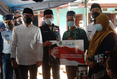 Ridwan Kamil Sampaikan Duka Cita dan Kunjungi Korban Longsor di Curug Bogor