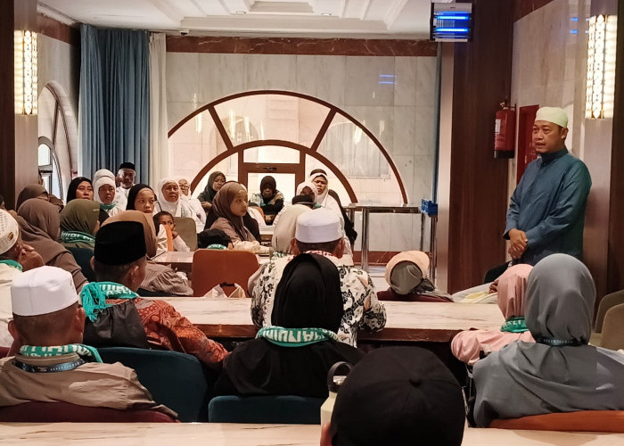 Ustaz Fauzan Berikan Arahan kepada Jamaah Umrah Sebelum Berangkat ke Makkah
