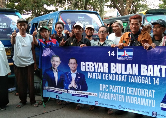 Bulan Bakti Partai Demokrat, Hj Ratnawati Bagikan Ratusan Paket Sembako