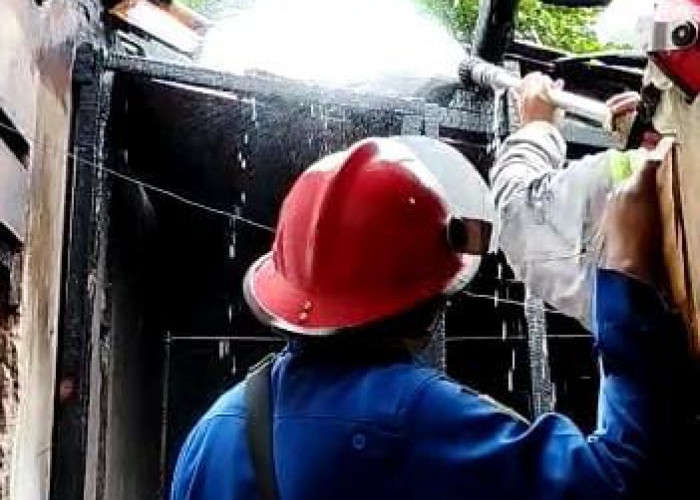 Gara-gara Regulator Gas Tabung Kurang Pas Masangnya, Rumah Nenek Siri di Dukupuntang Terbakar 