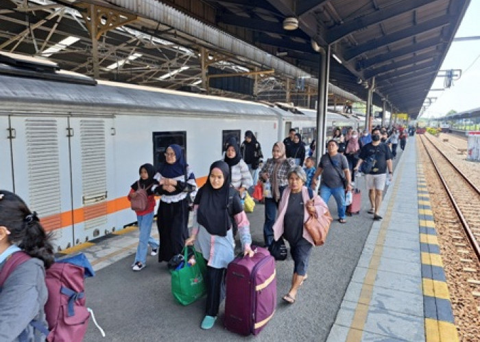 Daop 3 Cirebon Sediakan 74.390 Tempat Duduk dan 164 Perjalanan KA