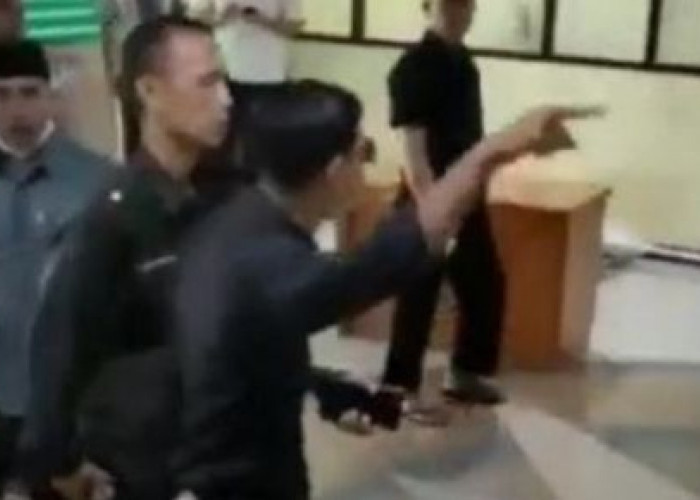 Gegara Kecewa, Oknum Ormas Ngamuk dan Rusak Sejumlah Fasilitas Gedung DPRD Kabupaten Tangerang