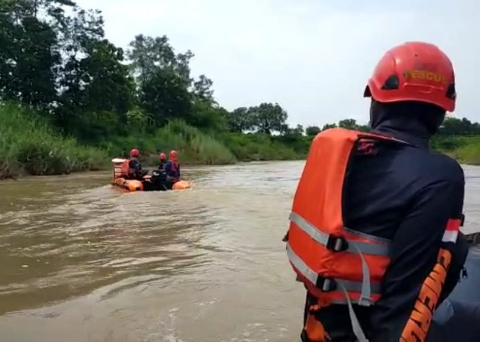 Warga Diduga Hilang Tenggelam di Sungai Cipunegara Belum Ditemukan, Pencarian Dilanjut Besok