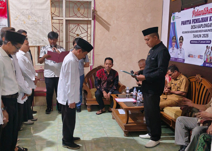 Sembilan Orang Panitia Pemilihan Kuwu Kaplongan Dilantik