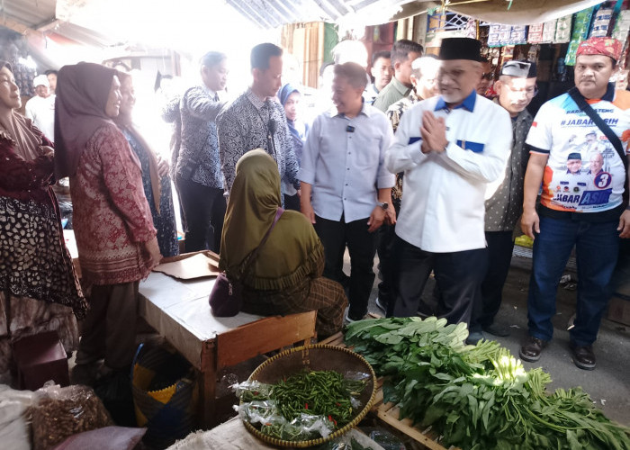 Kunjungan Pasar Parakanmuncang: Calon Gubernur Jabar Ahmad Syaikhu Serap Aspirasi Pedagang