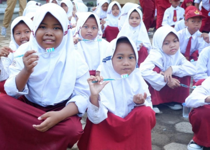 Peringati Hari  Kesehatan Gigi dan Mulut  Nasional, Ribuan Murid SD Lakukan Sikat Gigi Massal