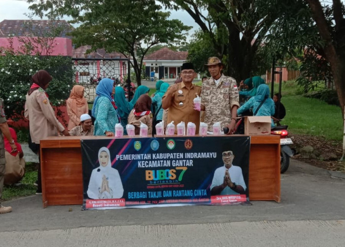 Rantang Pramuka, Kwarran Gantar Berbagi Takjil On The Street